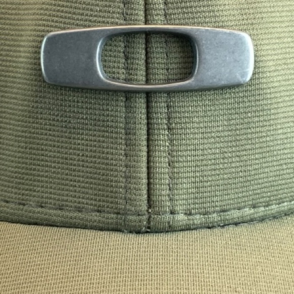 Oakley Vintage Spell Out Metal O Logo Stretch Fitted Hat Cap Green Size S/M